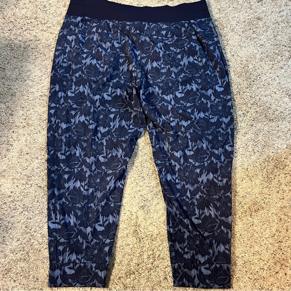 Athleta Pants - Athleta Blue Floral Trekkie North Jogger Size 20 NWT